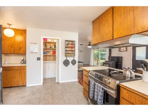 50069 Mckenzie Highway Vida OR 97488