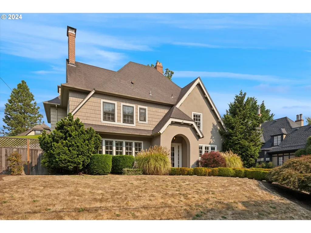 3627 NE Couch Street Portland OR 97232