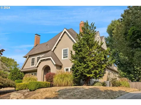 3627 NE Couch Street Portland OR 97232