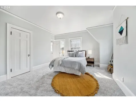 3627 NE Couch Street Portland OR 97232