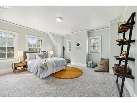 3627 NE Couch Street Portland OR 97232