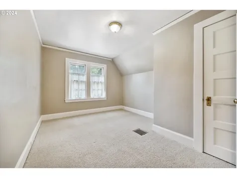 3627 NE Couch Street Portland OR 97232