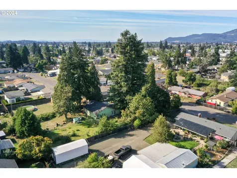 4033 Camellia Street Springfield OR 97478