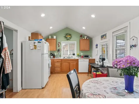 4033 Camellia Street Springfield OR 97478