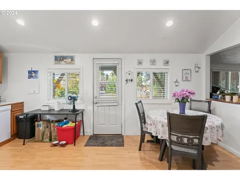 4033 Camellia Street Springfield OR 97478