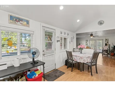 4033 Camellia Street Springfield OR 97478