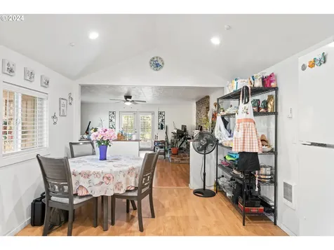 4033 Camellia Street Springfield OR 97478