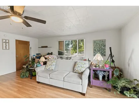4033 Camellia Street Springfield OR 97478