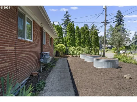 6020 NE Milton Street Portland OR 97213