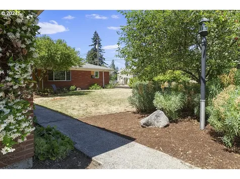 6020 NE Milton Street Portland OR 97213