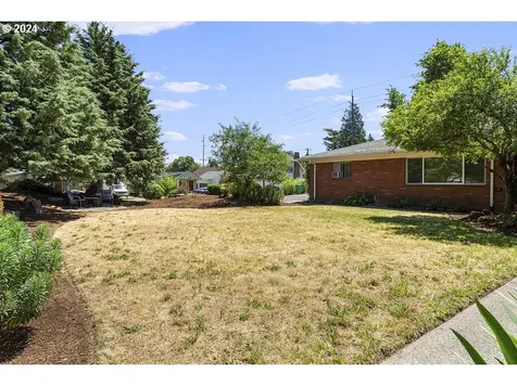 6020 NE Milton Street Portland OR 97213