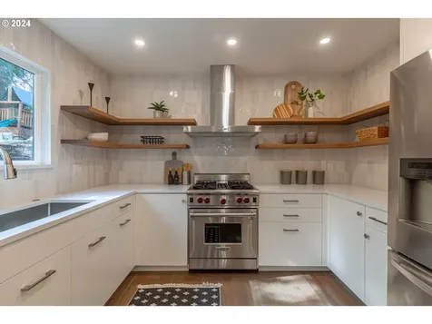 9921 SW 30th Avenue Portland OR 97219