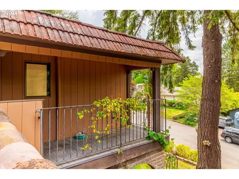 9921 SW 30th Avenue Portland OR 97219