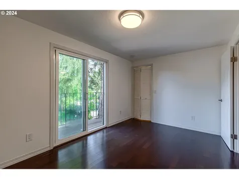 9921 SW 30th Avenue Portland OR 97219