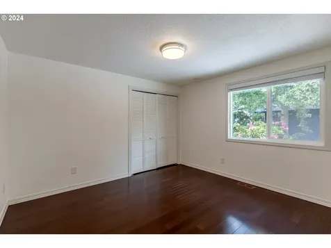 9921 SW 30th Avenue Portland OR 97219