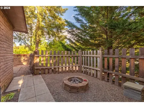 9921 SW 30th Avenue Portland OR 97219
