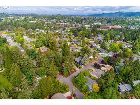 9921 SW 30th Avenue Portland OR 97219