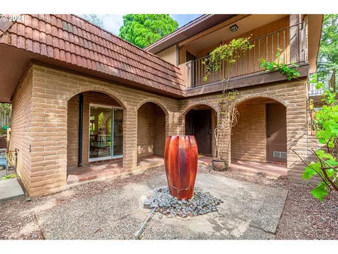 9921 SW 30th Avenue Portland OR 97219