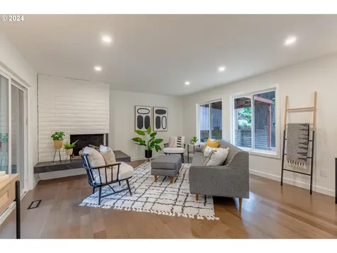 9921 SW 30th Avenue Portland OR 97219