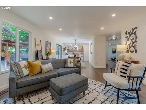 9921 SW 30th Avenue Portland OR 97219