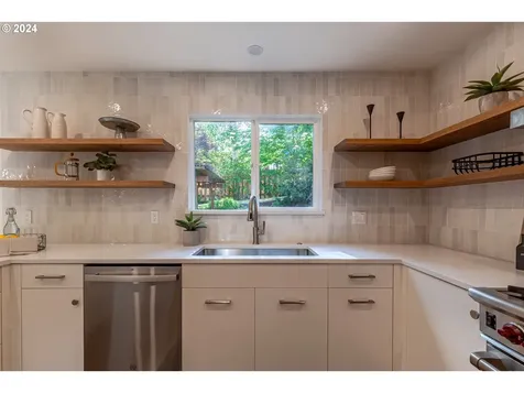 9921 SW 30th Avenue Portland OR 97219