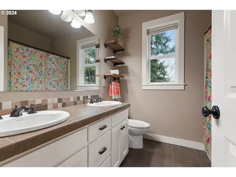 2032 Chapman Hill Drive Nw Salem OR 97304