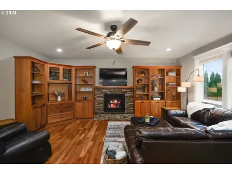 2032 Chapman Hill Drive Nw Salem OR 97304