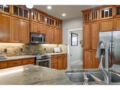 2032 Chapman Hill Drive Nw Salem OR 97304