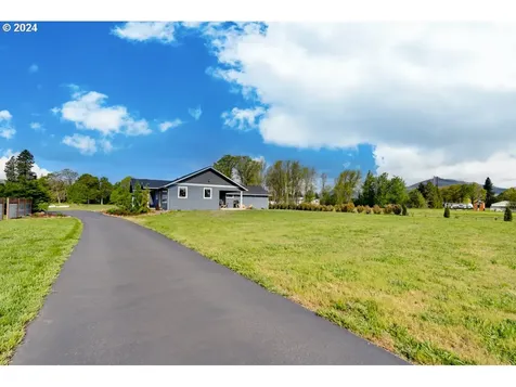 1036 Multnomah Road Hood River OR 97031