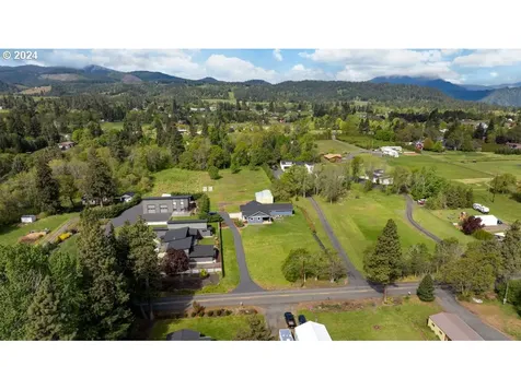 1036 Multnomah Road Hood River OR 97031