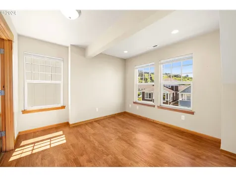 255 29th Street Astoria OR 97103