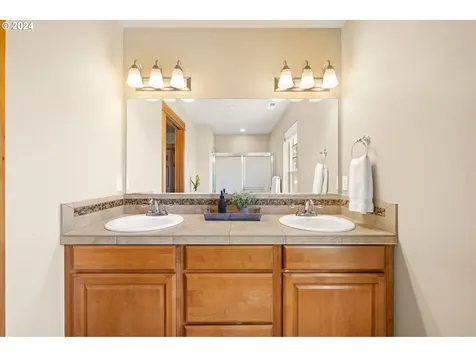255 29th Street Astoria OR 97103