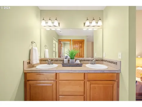 255 29th Street Astoria OR 97103