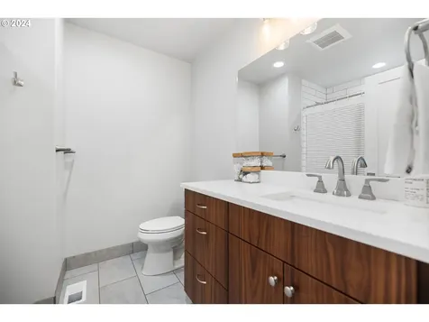 1234 SW 57th Avenue Portland OR 97221