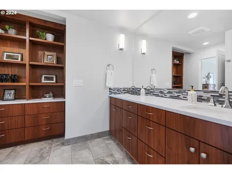 1234 SW 57th Avenue Portland OR 97221