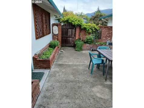 171 W Nevada Street Ashland OR 97520