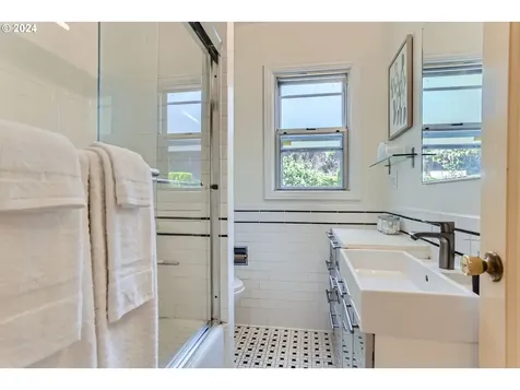 2645 Se Grant Street Portland OR 97214