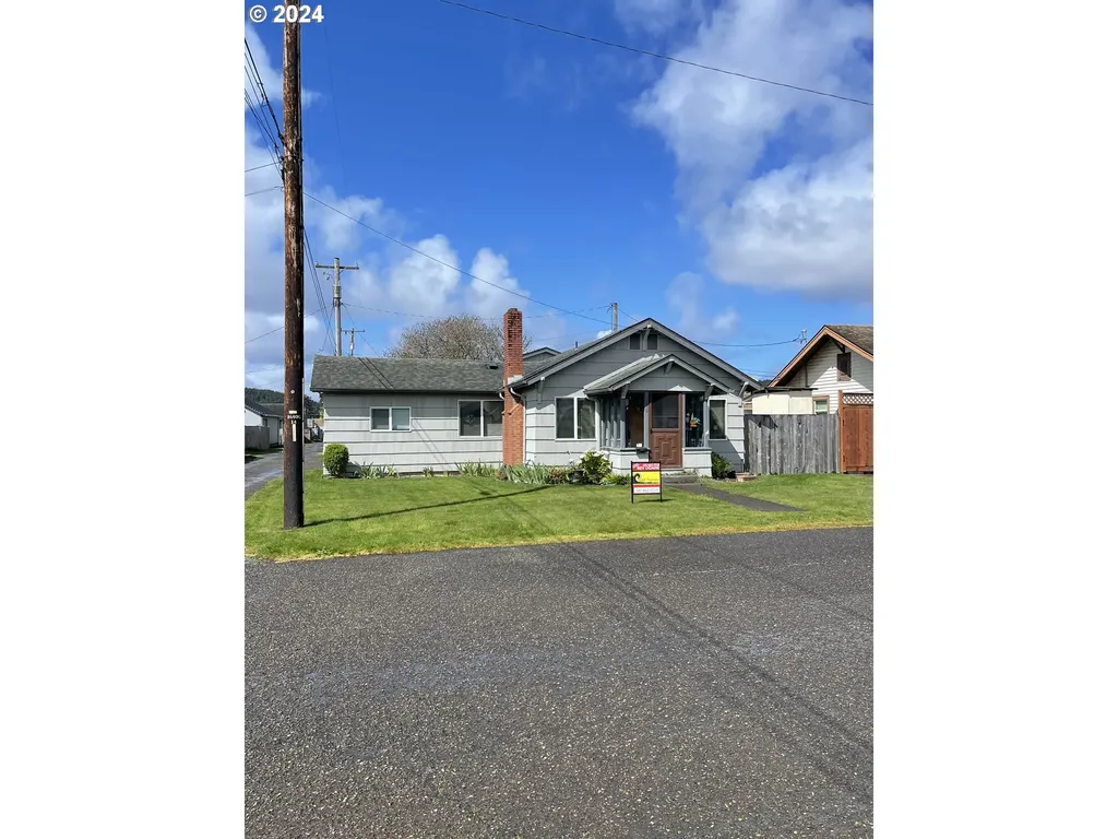 240 S 19th Street Reedsport OR 97467