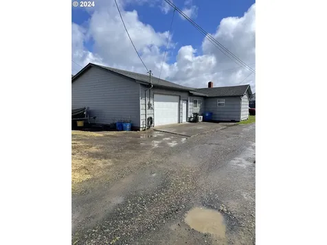 240 S 19th Street Reedsport OR 97467