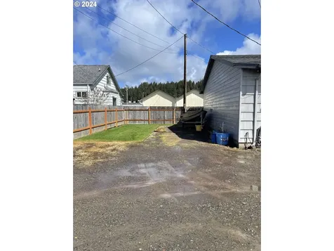 240 S 19th Street Reedsport OR 97467