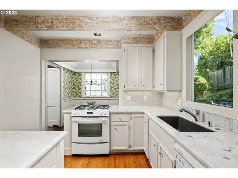 3008 NW Greenbriar Terrace Portland OR 97210