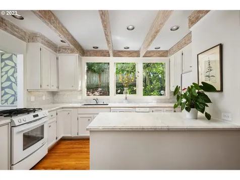 3008 NW Greenbriar Terrace Portland OR 97210
