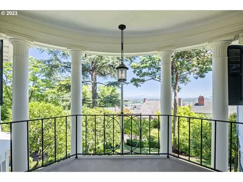 3008 NW Greenbriar Terrace Portland OR 97210