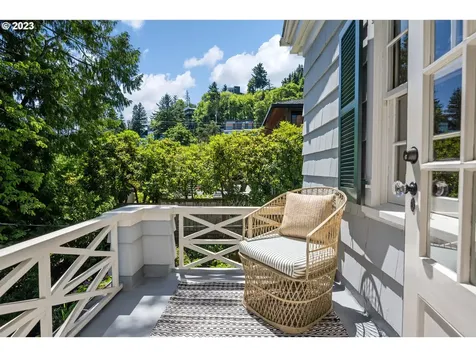 3008 NW Greenbriar Terrace Portland OR 97210