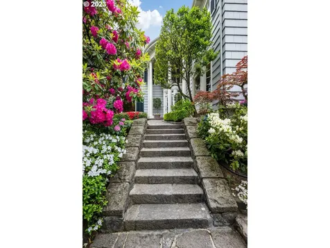 3008 NW Greenbriar Terrace Portland OR 97210