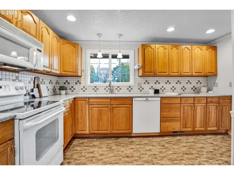 16259 S Bradley Road Oregon City OR 97045