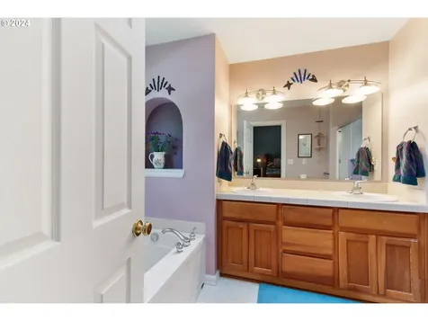 11914 NW 23rd Avenue Vancouver WA 98685