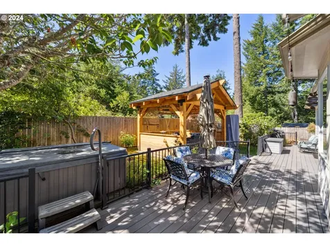 1661 Ohio Avenue North Bend OR 97459