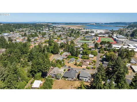 1661 Ohio Avenue North Bend OR 97459