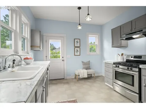 5627 Ne 18th Avenue Portland OR 97211